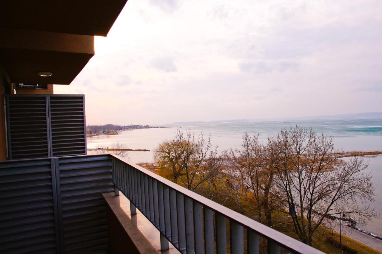 Club 218 Wellness Luxus Apartman Siófok Exteriör bild